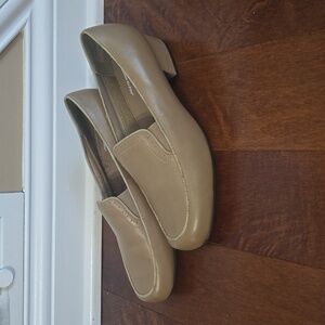 Dr. Scholl's Women's Tan Heels 9